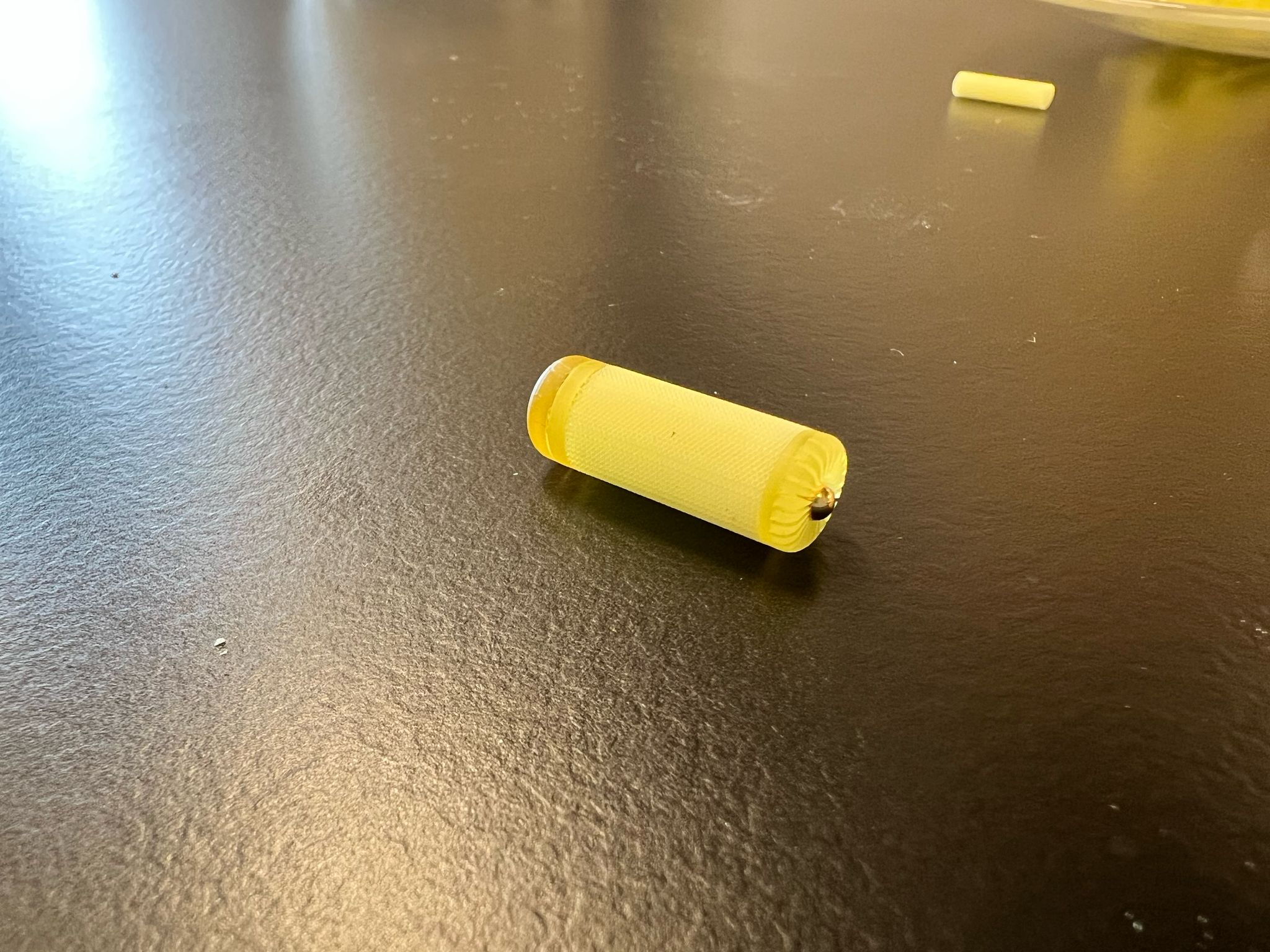 Yellow passive lattice capsule for gastrointestinal microbiome sampling